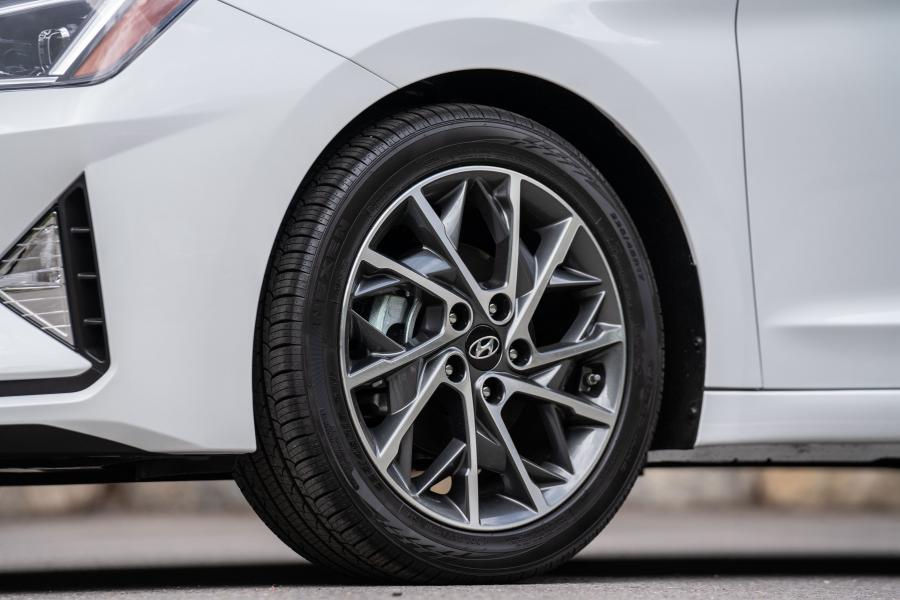 Колеса Hyundai Elantra Limited (AD) 2018 года  (NA) (фото 40 из 42)